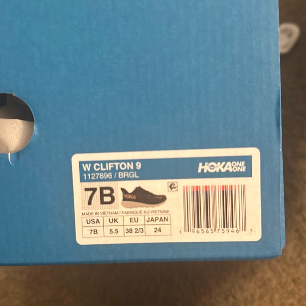 Woman’s CLIFTON 9 HOKA